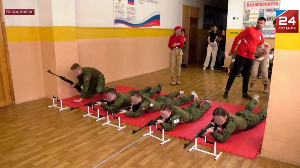 В окупованому Довжанську провели серед школярів військово-патріотичну гру “Ворошиловський стрілець”