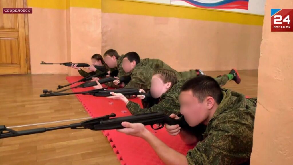 В окупованому Довжанську провели серед школярів військово-патріотичну гру “Ворошиловський стрілець”