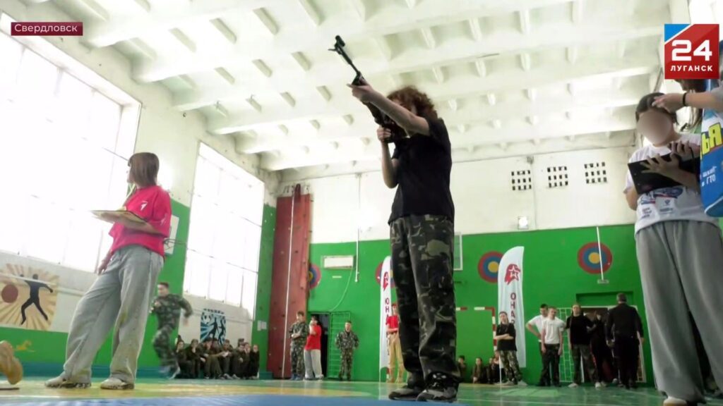 В окупованому Довжанську провели серед школярів військово-патріотичну гру “Ворошиловський стрілець”