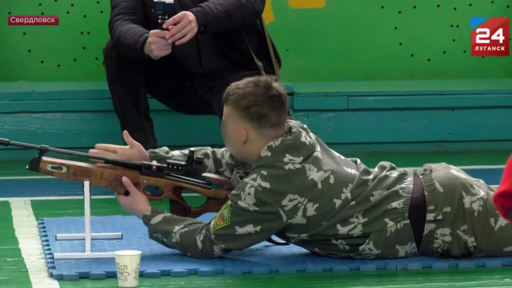 В окупованому Довжанську провели серед школярів військово-патріотичну гру “Ворошиловський стрілець”