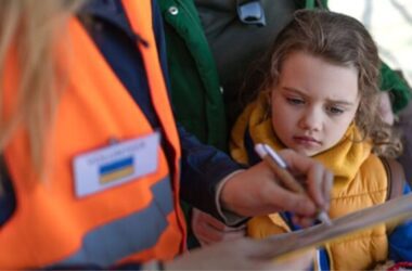 Поліція зможе забирати дітей із зон бойових дій без дозволу батьків &mdash; Верховна Рада ухвалила рішення