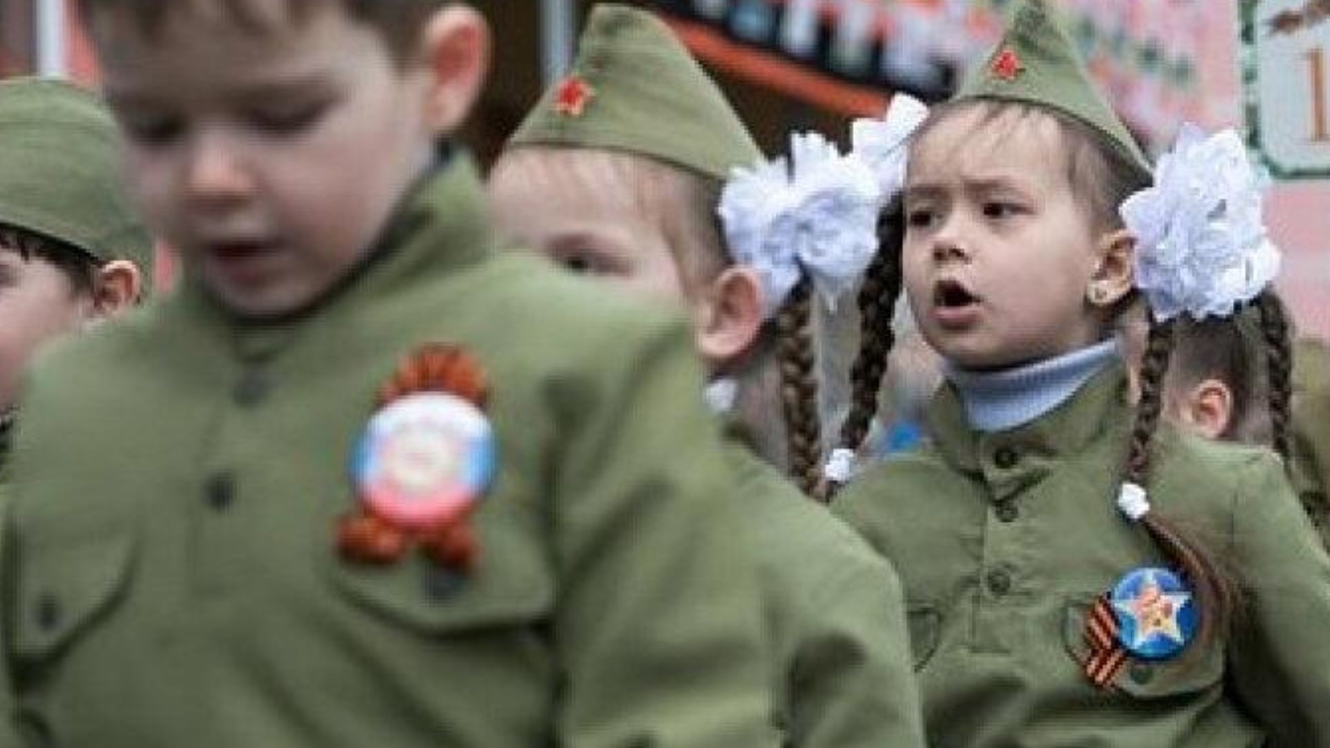 Мілітаризація дітей: донецька школа ховає на війні своїх випускників “партіями”