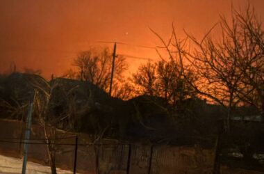 В окупованому Луганську вночі пролунали вибухи: після атаки БПЛА виникла пожежа і перебої зі світлом