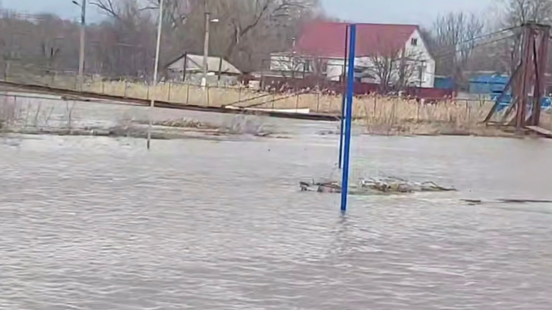 В окупованому Біловодську вода залила вулиці: річка Деркул вийшла з берегів