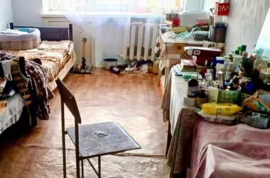 За 1,5 тисячі з людини: у гуртожитку на Буковині переселенці жили в холоді та з пліснявою