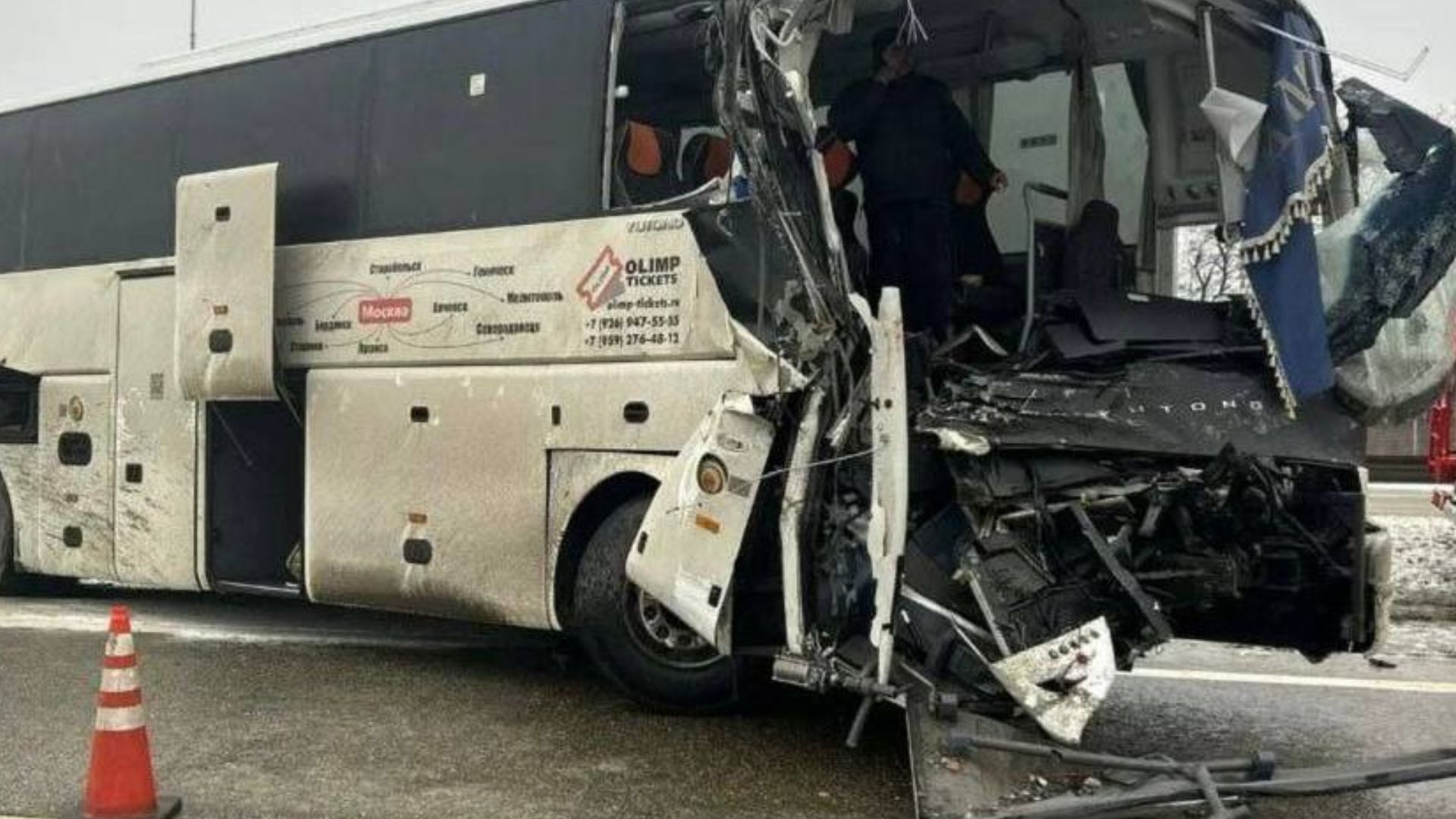 Автобус, який їхав до Кадіївки потрапив у ДТП в Ростовській області: один постраждалий у реанімації