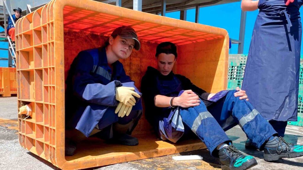 Путінська путина для луганськoї молоді: що не так зі студентськими загонами у РФ