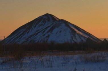 У Скорокиному жителі показали зимовий захід сонця над засніженим степом