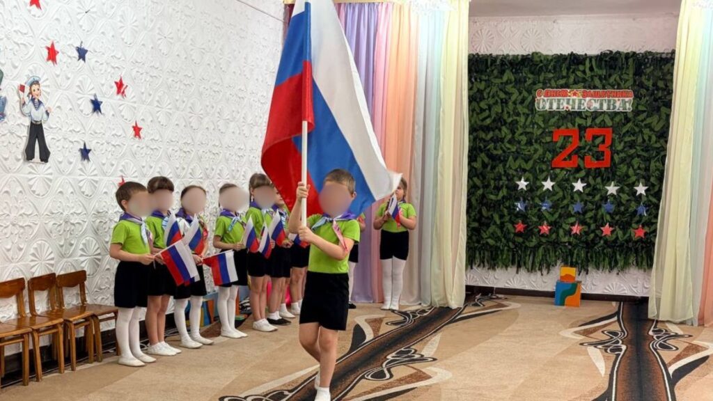 Юнармія, “музеї СВО” і сцени з загиблими: як мілітаризація на ТОТ стала частиною шкільної програми