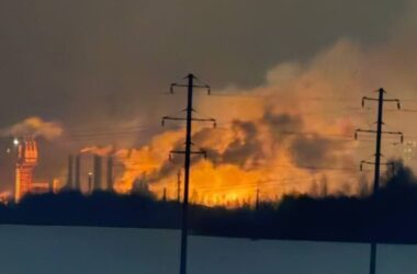 У Росії через атаку невідомих дронів загорівся хімзавод у Смоленській області