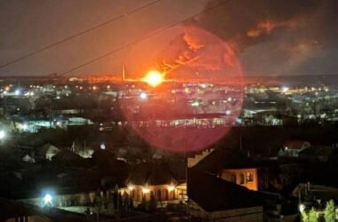 Вночі в Луганську загорілася нафтобаза. Горіла до ранку