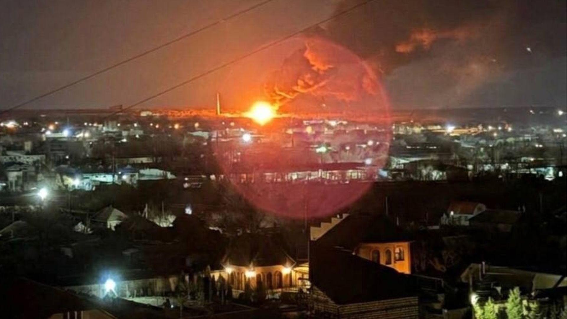 Вночі в Луганську загорілася нафтобаза. Горіла до ранку