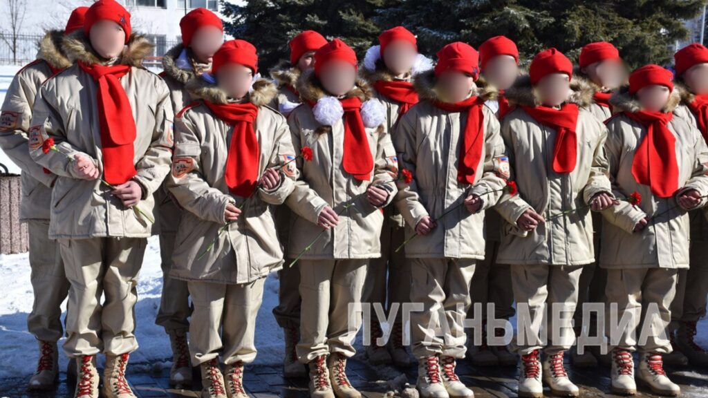 Юнармія, “музеї СВО” і сцени з загиблими: як мілітаризація на ТОТ стала частиною шкільної програми