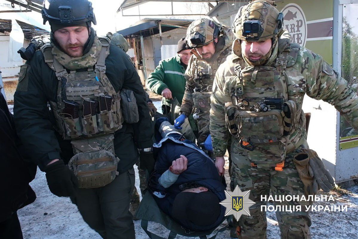 Перші миті після обстрілу ринку в Дружківці зафіксували на відео