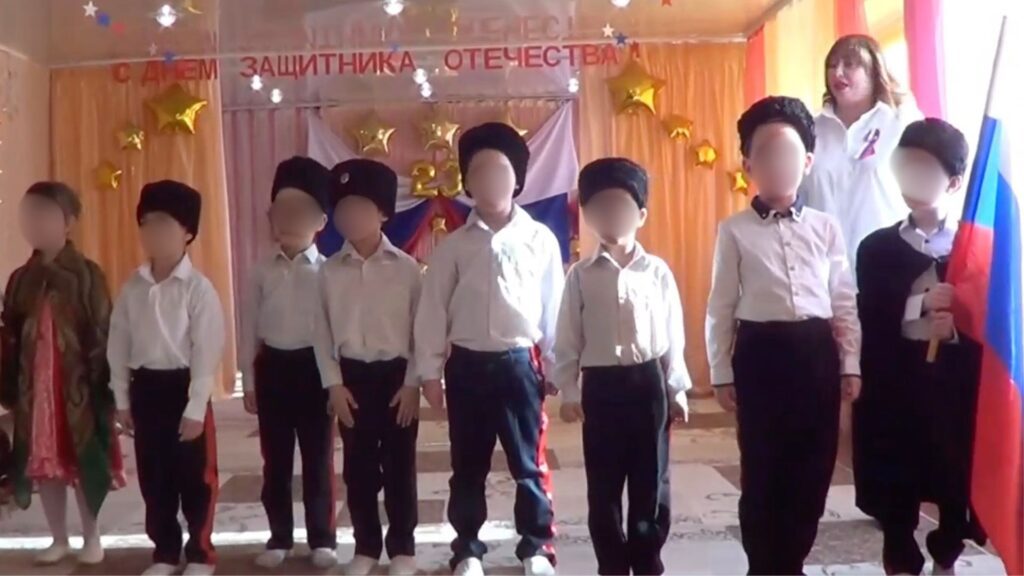 Юнармія, “музеї СВО” і сцени з загиблими: як мілітаризація на ТОТ стала частиною шкільної програми