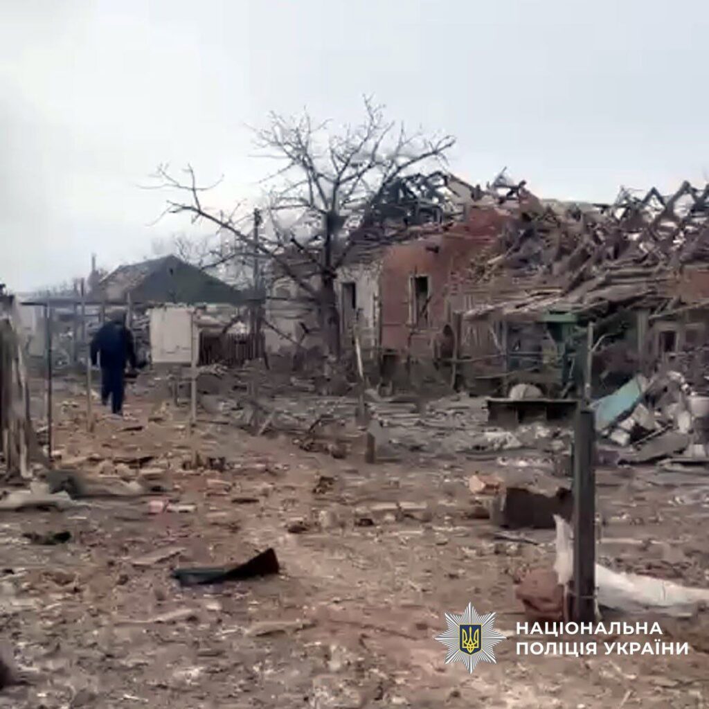 На Донеччині внаслідок авіаудару постраждала родина з трьома дітьми, що повернулися з евакуації