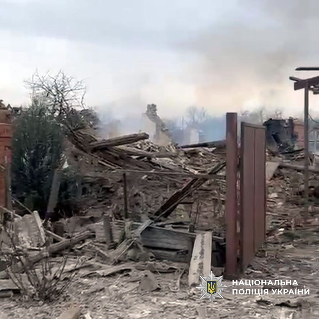 На Донеччині внаслідок авіаудару постраждала родина з трьома дітьми, що повернулися з евакуації