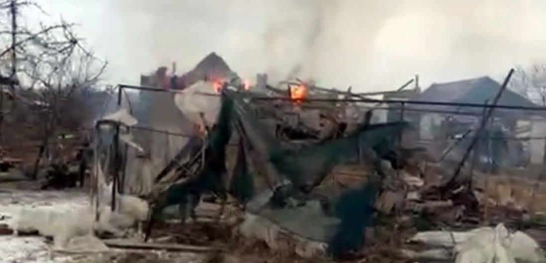 На Донеччині внаслідок авіаудару постраждала родина з трьома дітьми, що повернулися з евакуації