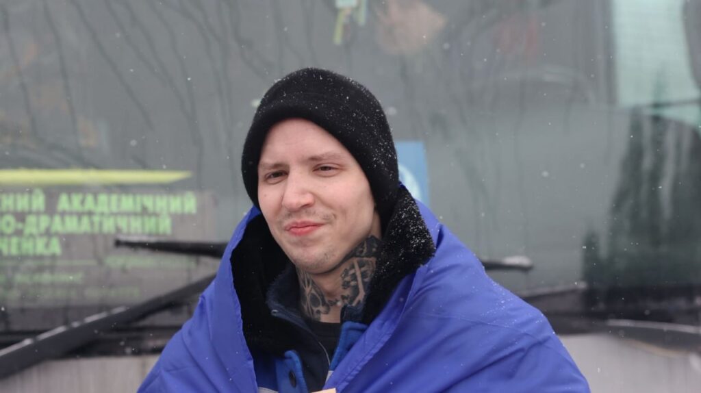 З російського полону повернулись 157 українців: Зеленський показал зворушливі фото