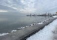 Жителі окупованого Бердянська показали, як виглядає замерзле Азовське море