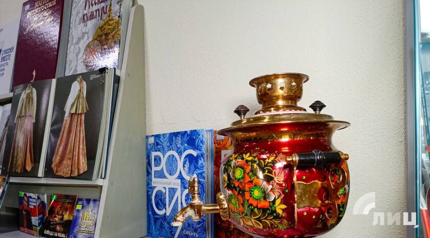 Дітей з окупованої Луганщини перевдягнули у кокошники та папахи для святкування “Року єдності народів Росії”