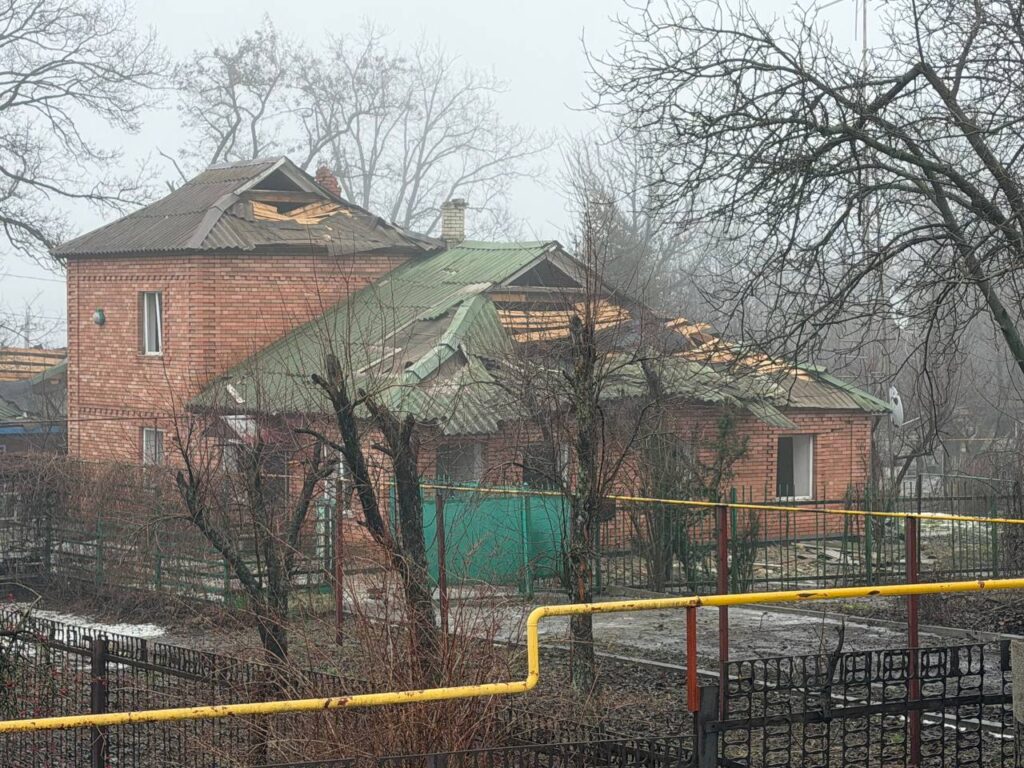 В Перевальському районі Луганщині пошкоджені багато будинків внаслідок обстрілу