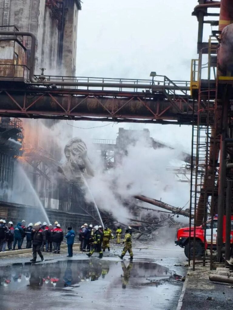 На Алчевському коксохімі впала труба одного з цехів, — місцеві жителі