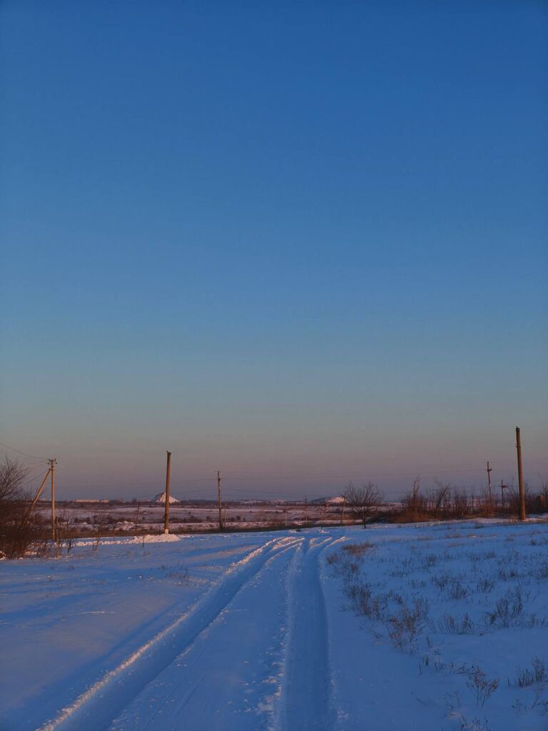 У Скорокиному жителі показали зимовий захід сонця над засніженим степом