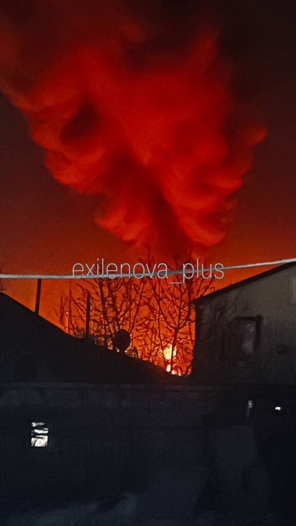 В окупованому Луганську вночі пролунали вибухи: повідомляють про удар по нафтобазі, є фото наслідків