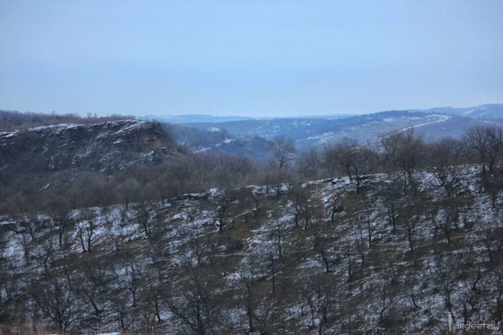 Зимова Лозова та Кам’яний замок: жителі окупованої Луганщини показали зимові пейзажі