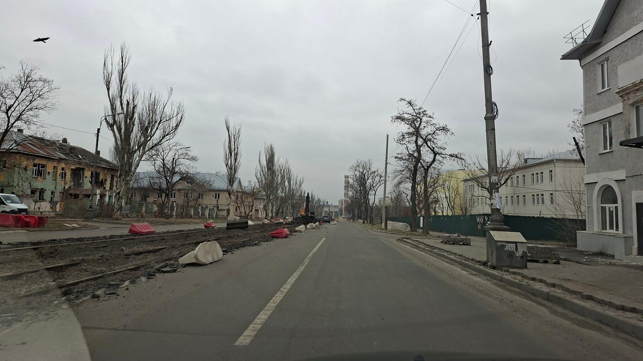 В окупованому Маріуполі загарбники демонтували трамвайні колії через брак електроенергії