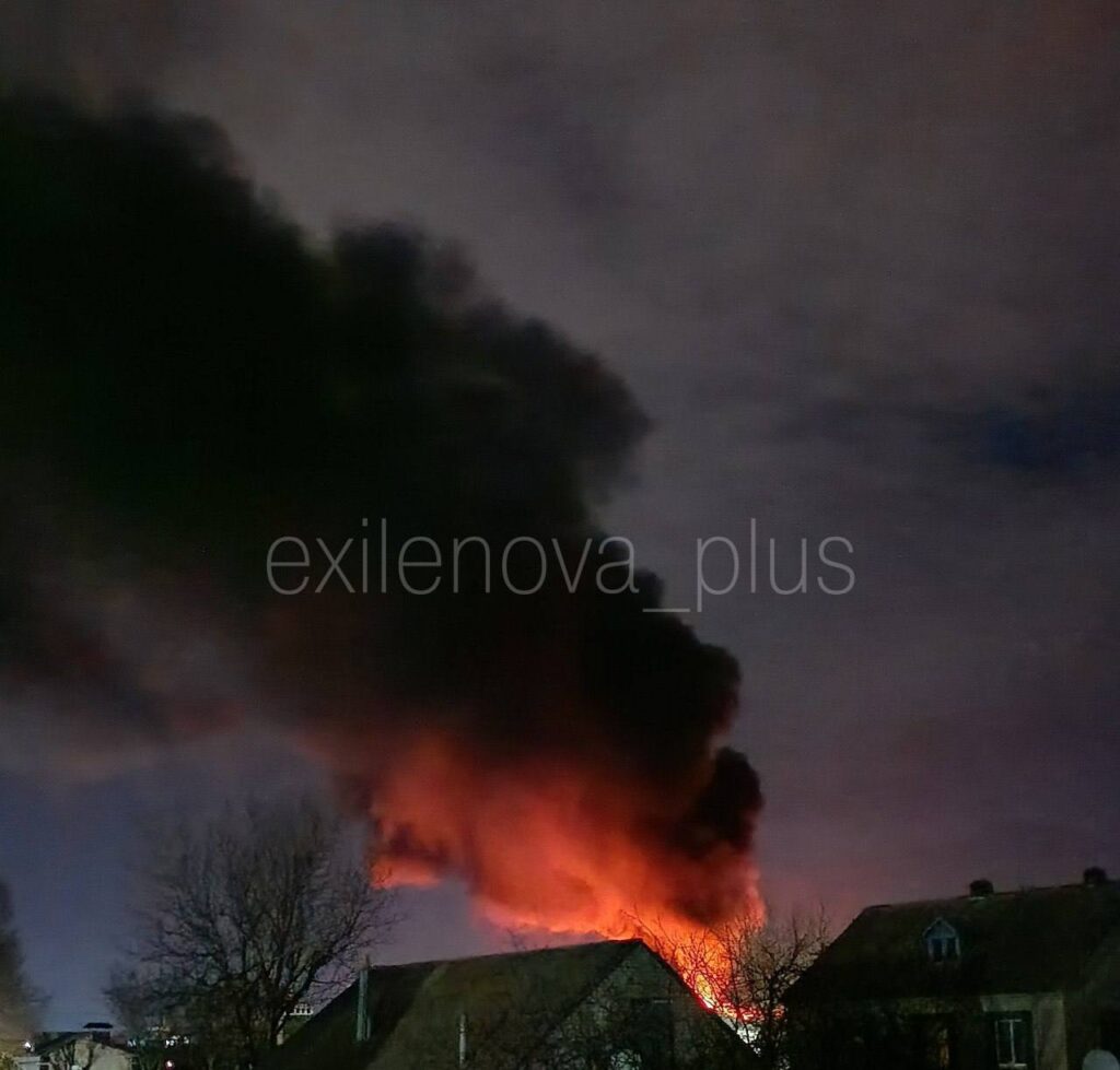 Вночі в Луганську загорілася нафтобаза. Горіла до ранку