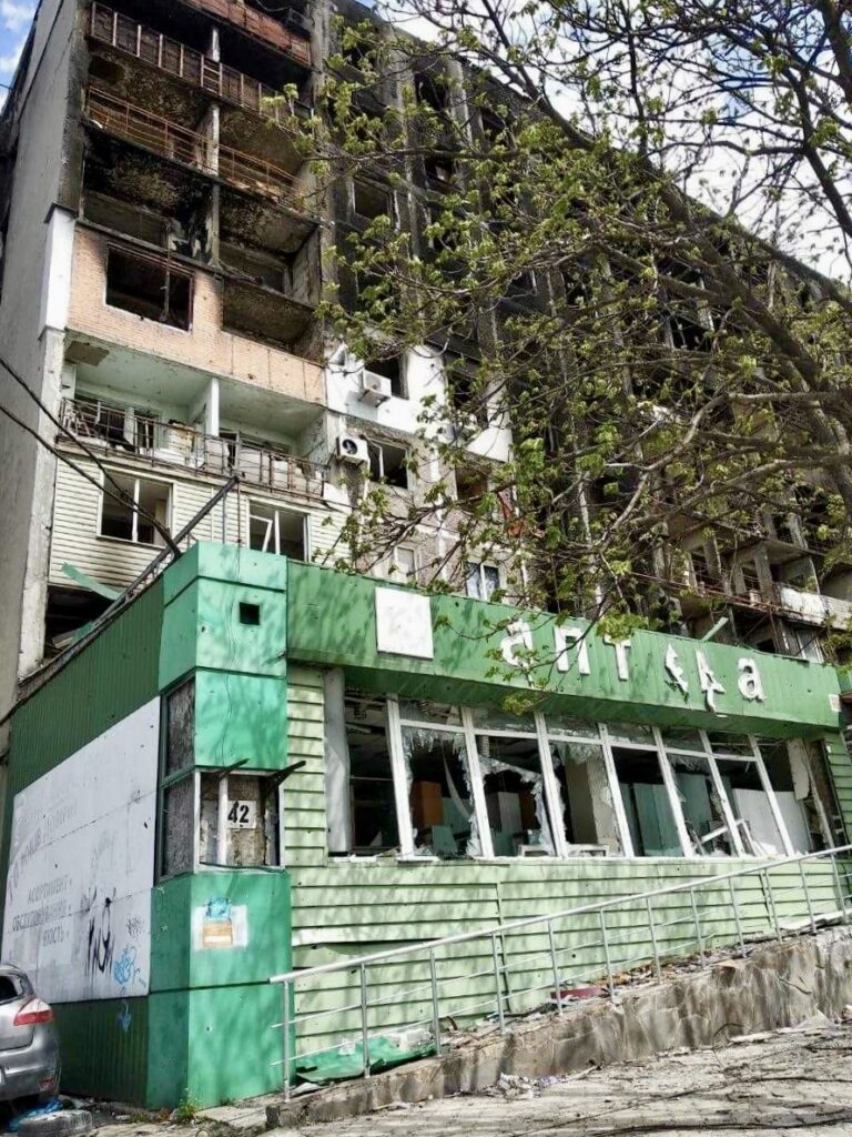 &ldquo;Кохання мого життя залишилося на вулиці Торговій&rdquo;: історія маріупольчанки, яка не може знайти могилу чоловіка