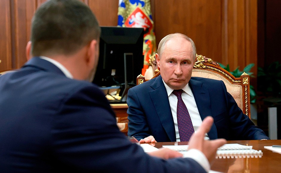 Ватажок &laquo;ДНР&raquo; пропонує виділяти 15 гектарів землі російським військовим, які залишаться на окупованій Донеччині. Путін каже, що “площу можна збільшити”