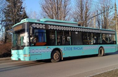 У Словʼянську тимчасово призупинять рух тролейбусів для встановлення антидронових сіток