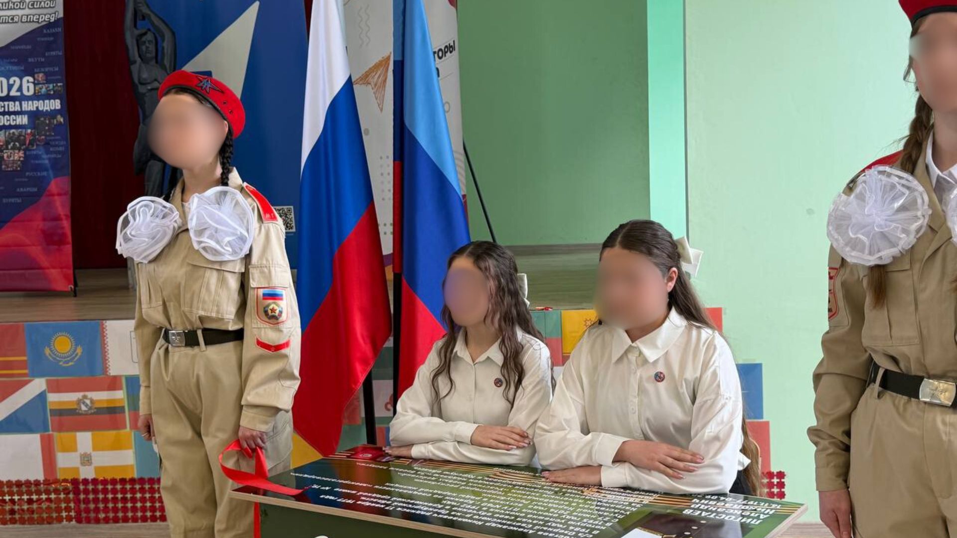 В окупованій Брянці відкрили “парту героя” на честь учасника війни проти України