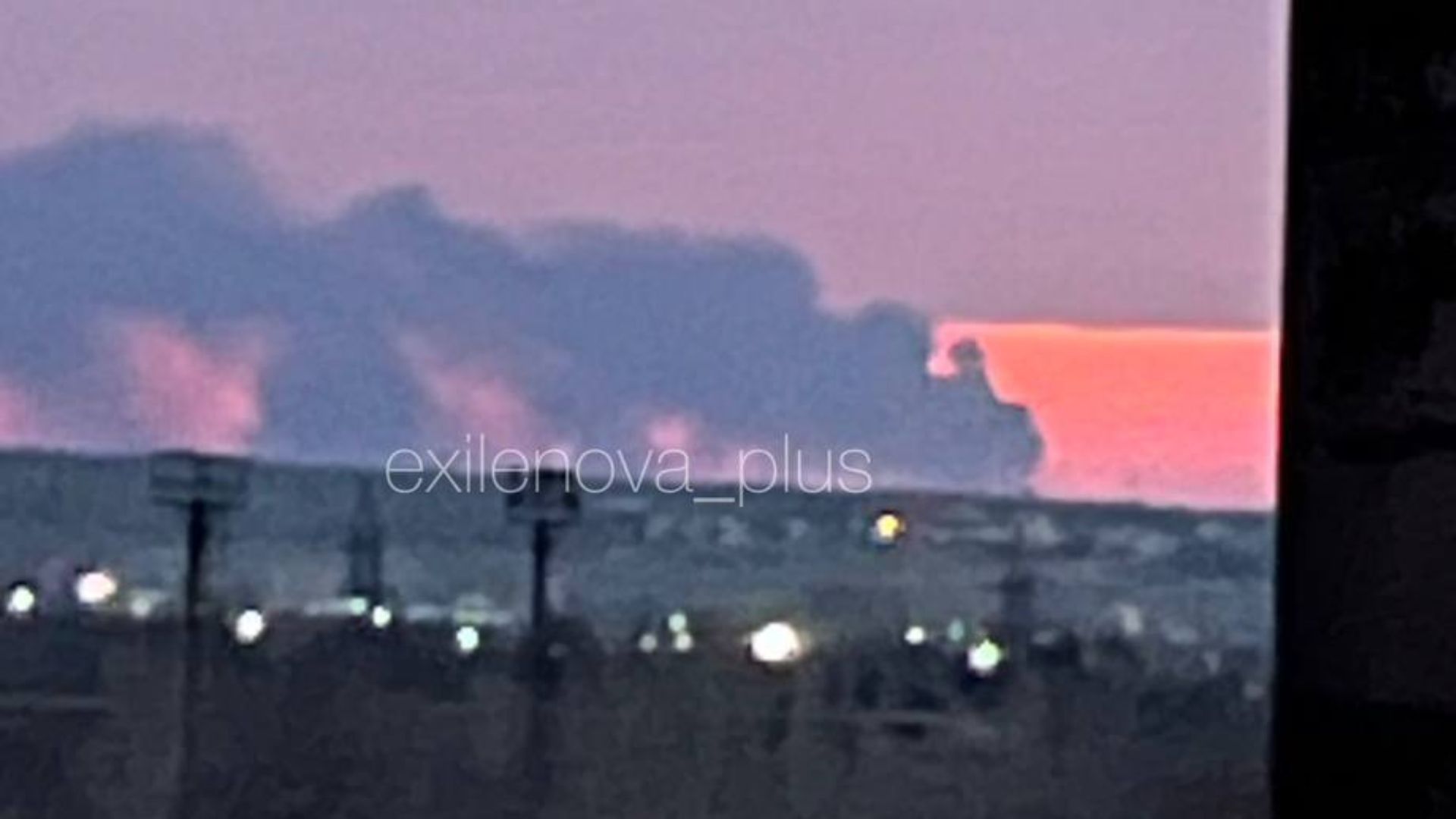 У Луганську після нічних вибухів сталася пожежа, заграва тривала до ранку