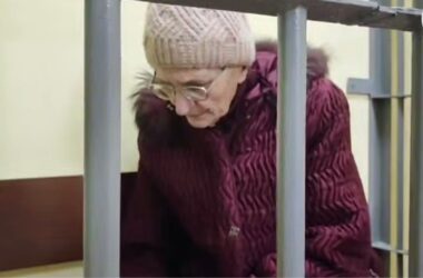 На окупованому Запоріжжі 68-річну жінку засудили до 11 років колонії через переказ для ЗСУ