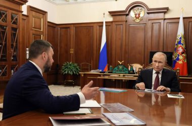 Пушилін розповів Путіну про повернення 260 людей в Курахове, в якому до вторгнення проживали понад 18 тисяч жителів