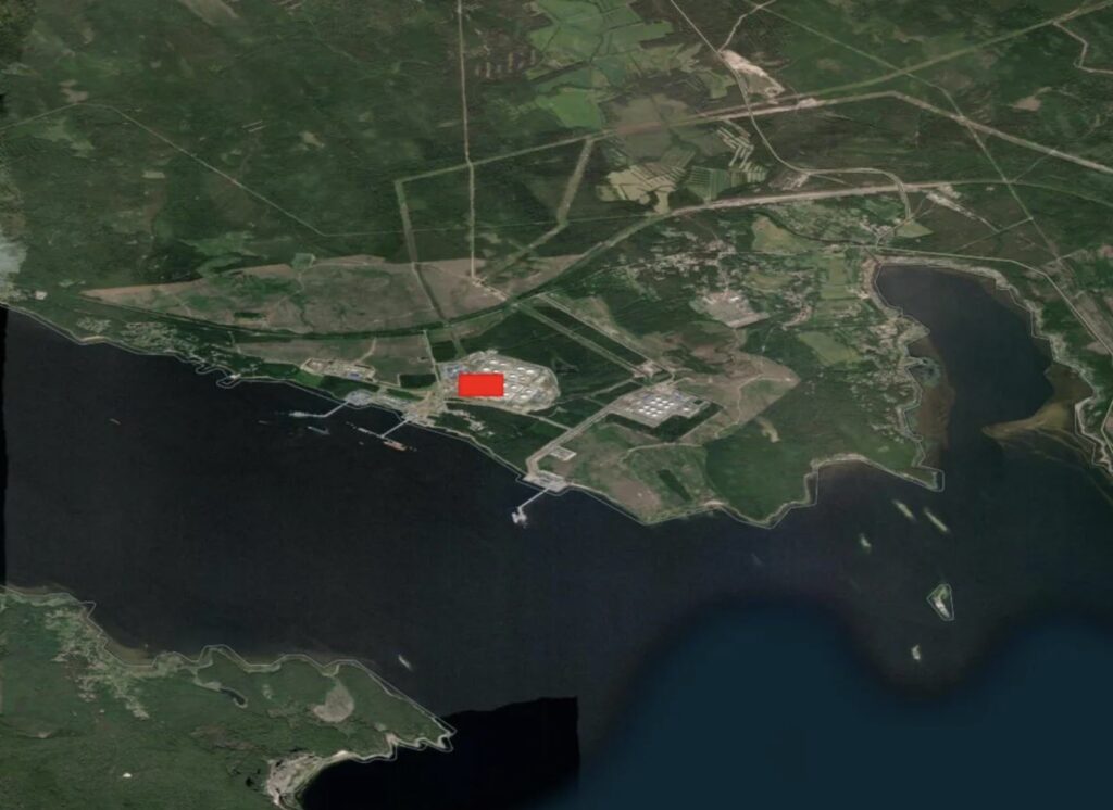 У Приморську, що за понад 1000 кілометрів від України, після атаки дронів горить нафтовий порт: опубліковано відео масштабної пожежі