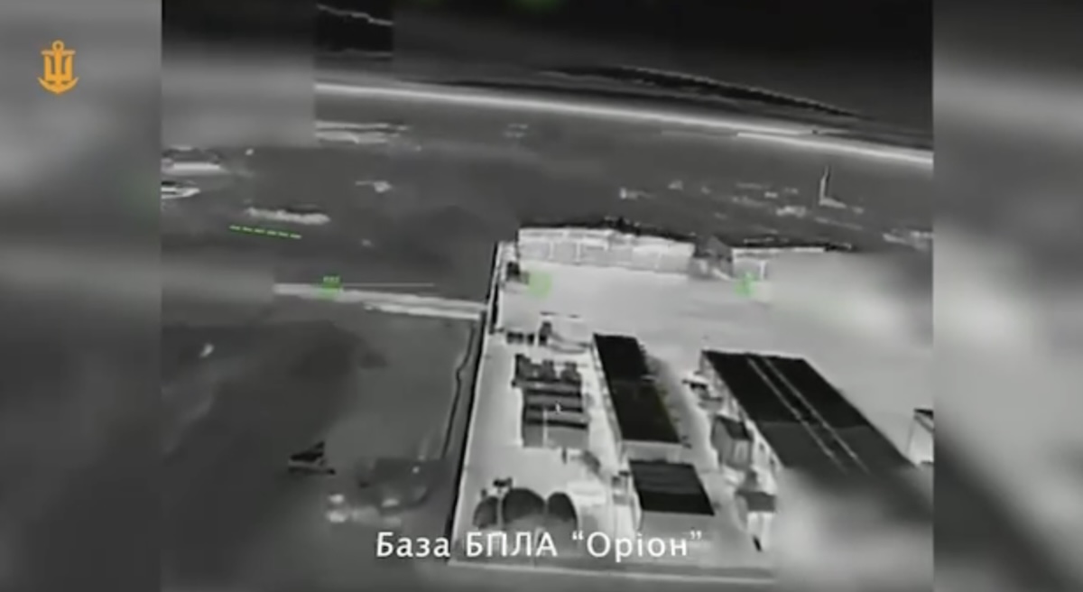 ЗСУ уразили катер та три комплекси ППО росіян у Криму. Опубліковано відео ударів українських БПЛА