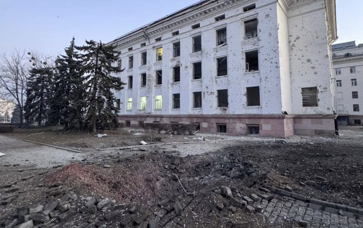 Окупанти скинули на центр Краматорська три 250-кілограмові бомби, постраждала жінка