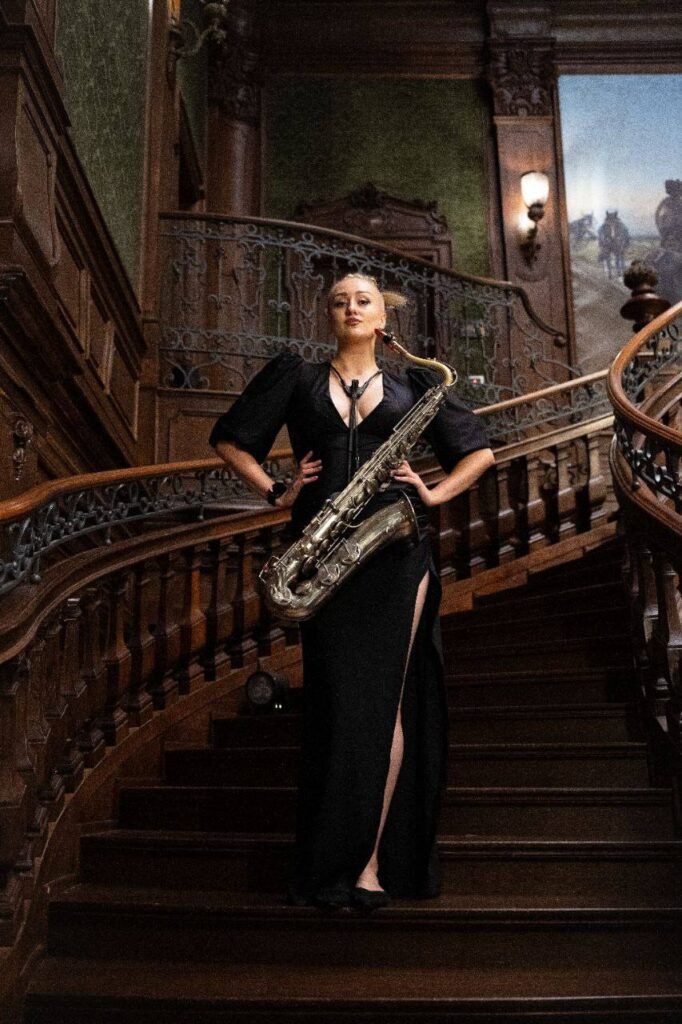 Почути голос бабусі з Камброду: як луганчанка Карина шукає автентичну музику регіону