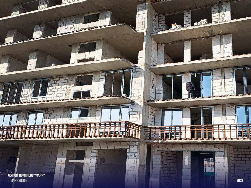 У Маріуполі окупанти будують житловий комплекс “Марі” на місці знесених будинків. Місцевим квартири не дістануться