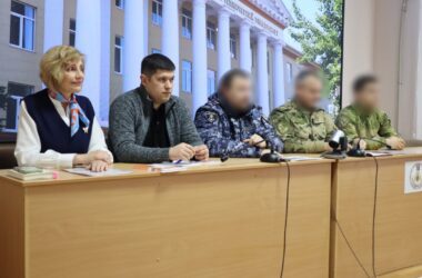 Росгвардія агітувала студентів вступати на службу під час “Дня кар&rsquo;єри” в окупованому Алчевську