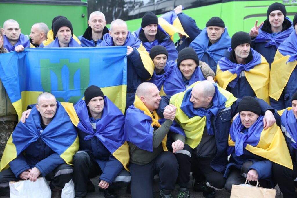 З&rsquo;явилися фото обміну полоненими 200 на 200 між Україною та Росією