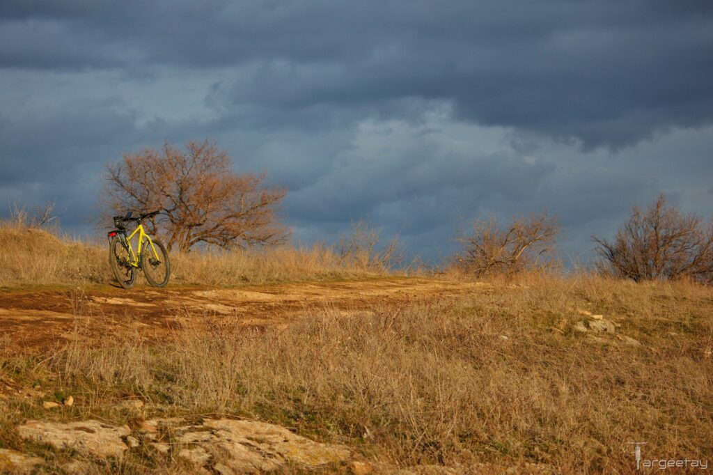 В мережі з&rsquo;явилися свіжі кадри окупованого Алчевська: вітряки посеред степу досі працюють