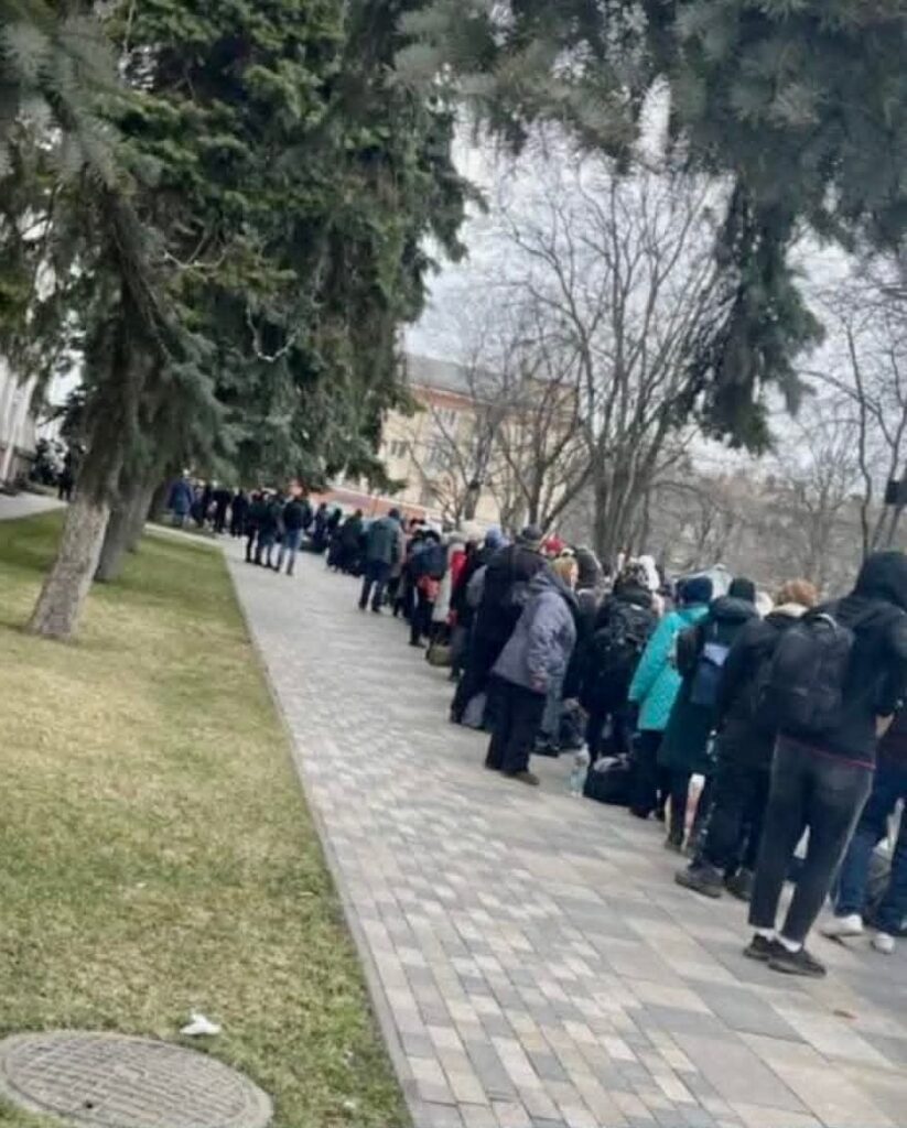 &ldquo;Кохання мого життя залишилося на вулиці Торговій&rdquo;: історія маріупольчанки, яка не може знайти могилу чоловіка