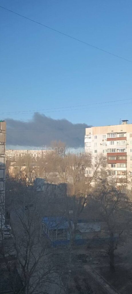 Дим над Донбас Ареною. В окупованому Донецьку пролунали вибухи