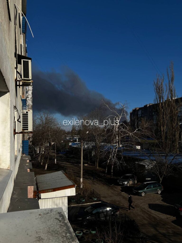 Дим над Донбас Ареною. В окупованому Донецьку пролунали вибухи